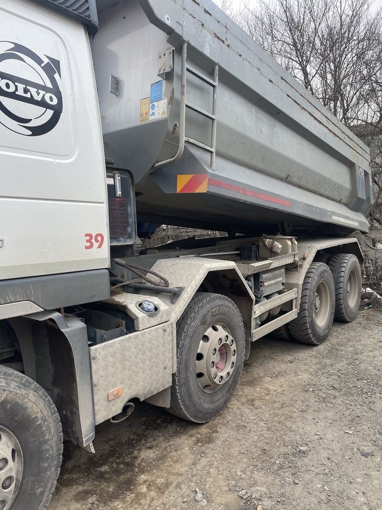Volvo 8x4 autobasculanta