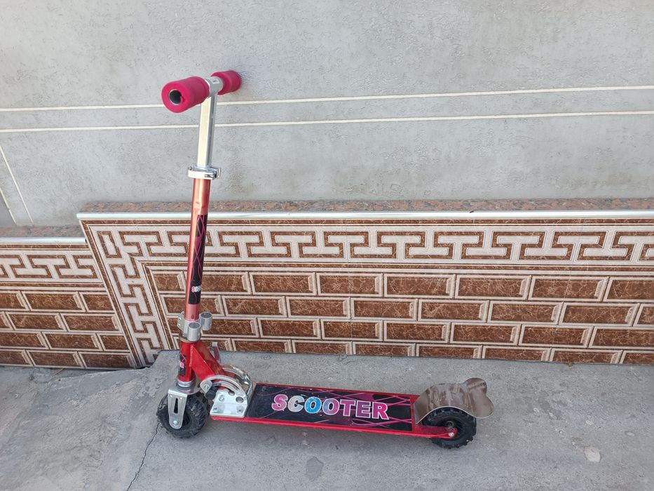 Детский самокат - металлический и лёгкий