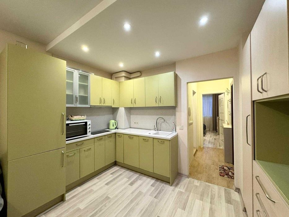 Дава се под наем Двустаен апартамент в Бургас, Лазур - 55 кв.м за 459 € - Снимка #1