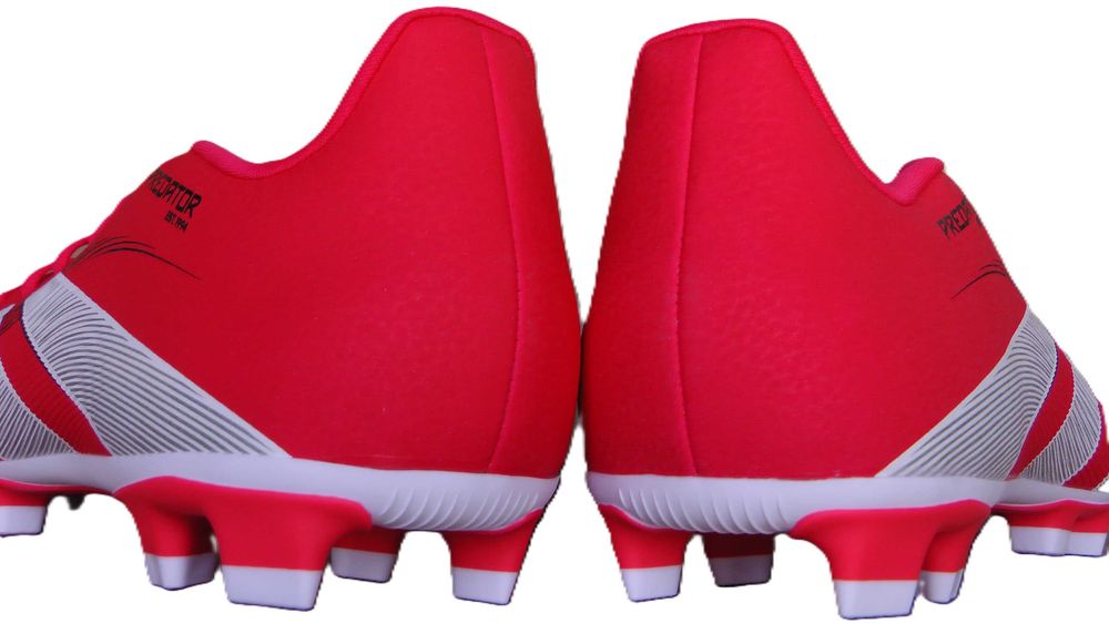 Ghete fotbal crampoane NOI Adidas Predator Club marimea 41