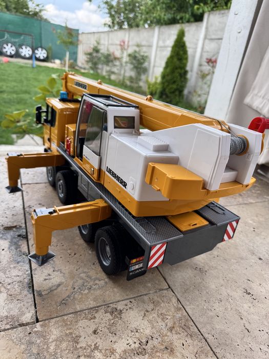 Camion Scania cu macara Liebherr - Bruder