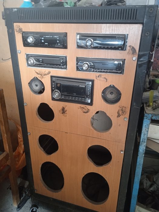 Подиум для продажи аудио продукции.