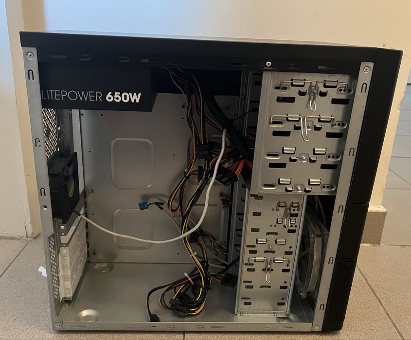 Кутия за компютър+ захранване ,вентилатори,HDD