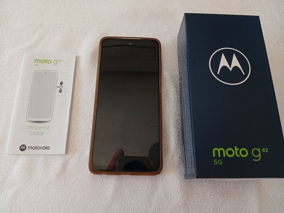 Motorola Moto G62 5G и Motorola G9 play 
Със стъклен