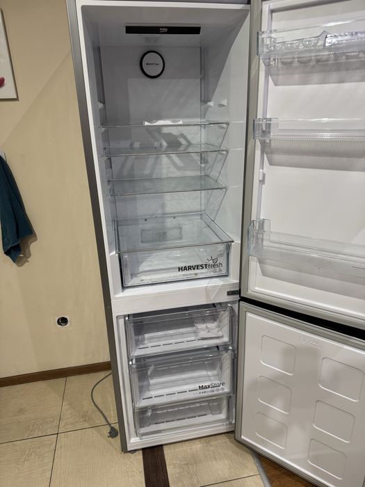 Продавам чисто нов хладилник Beko,