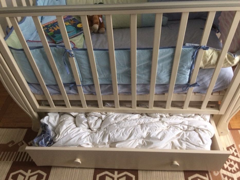 Детская кроватка три в одном.