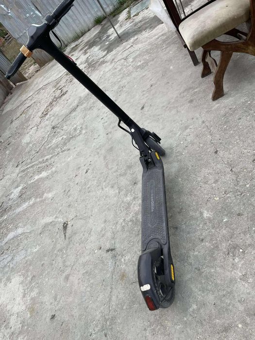 Am o trotinate electrica dac va inyererseaza vine cu incarcator cu tot