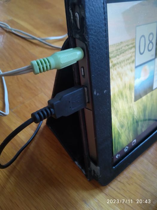Таблет Acer Iconia Tab с голямо USB + Тонколони с усилвател и мишка