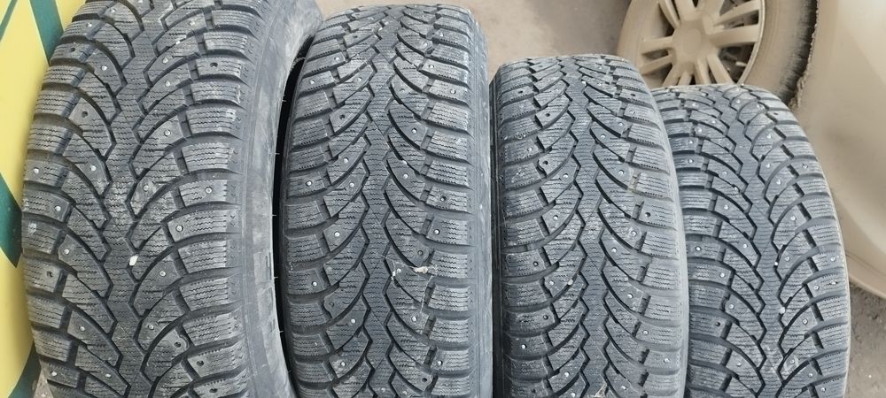 Продам зимние шины 215/60/16