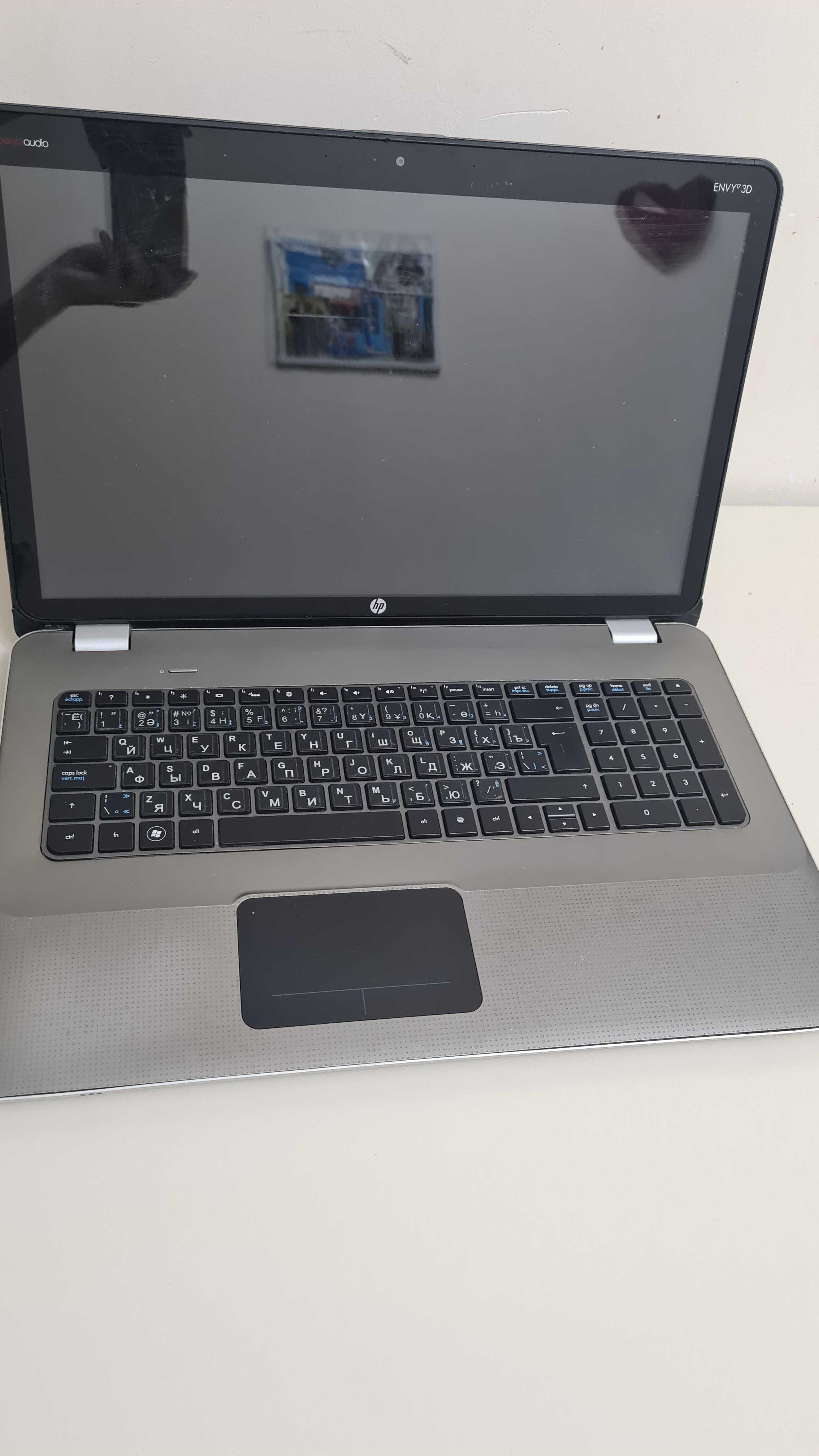 Ноутбук  HP envy17 3d