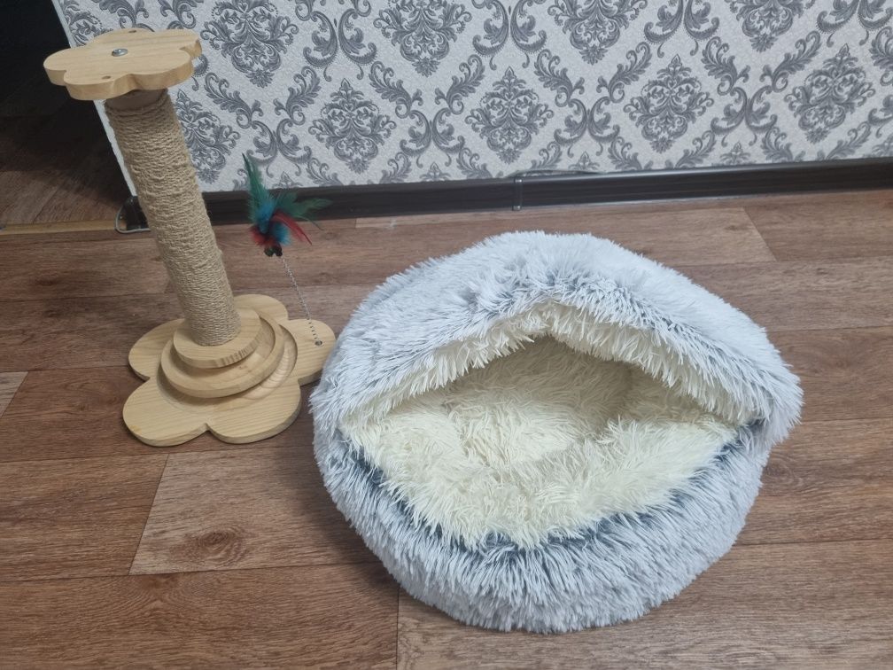 Когтеточка и лежанка для кошек и собак