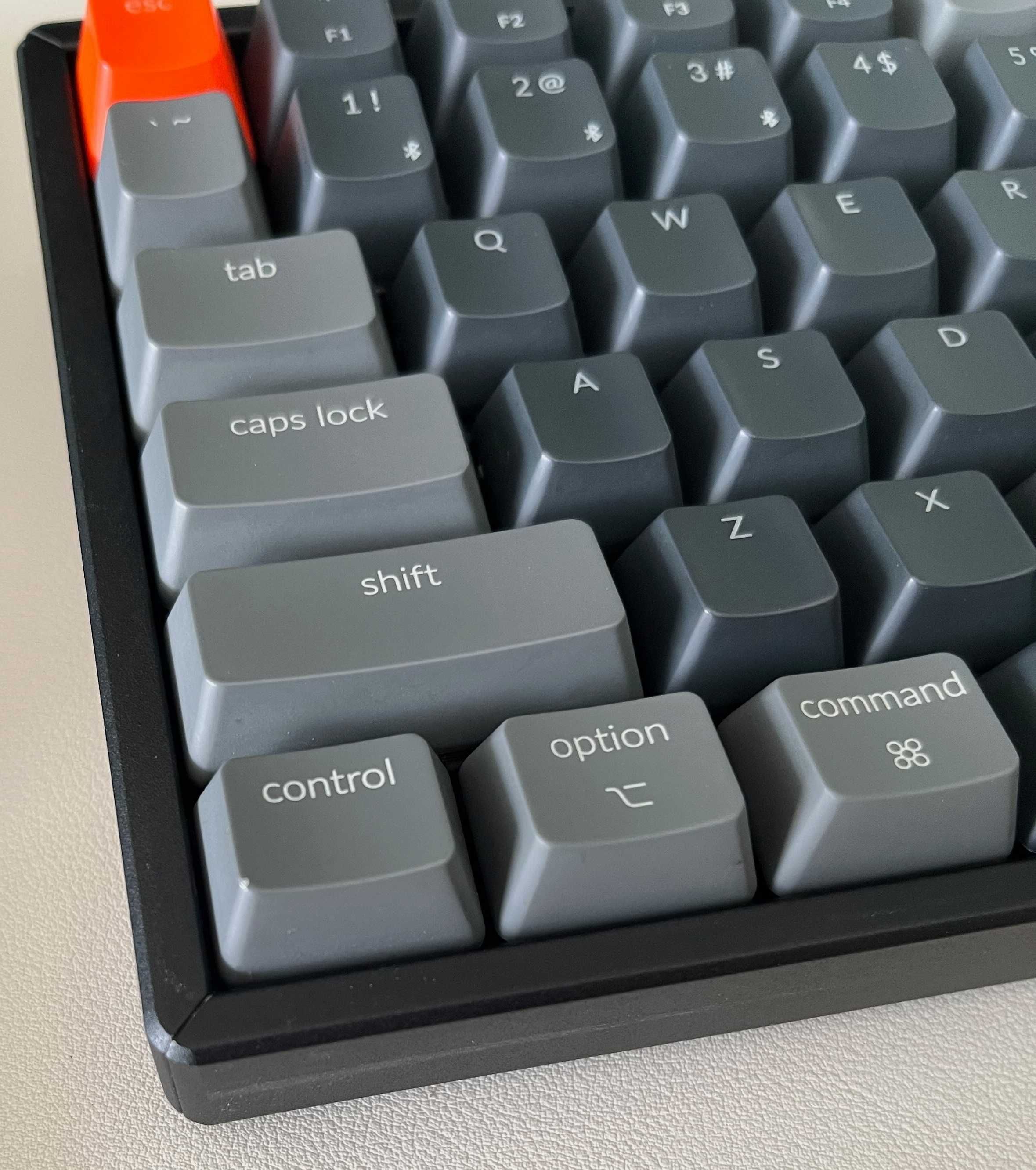 Механична клавиатура Keychron K2 V2 RGB и подложка за китки