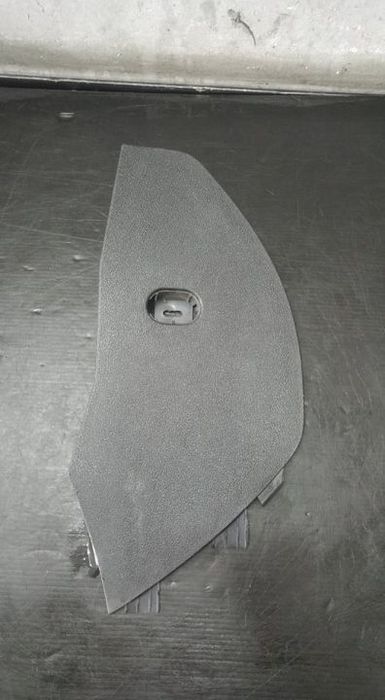 Ornament dreapta tunel central audi q3 8u 8u1863306