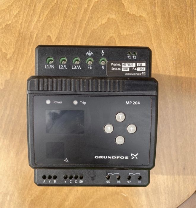Управление за помпа Grundfos MP204 Pump Controller
