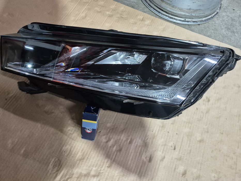Ляв фар Шкода Октавия IV лед фар Skoda Octavia 4