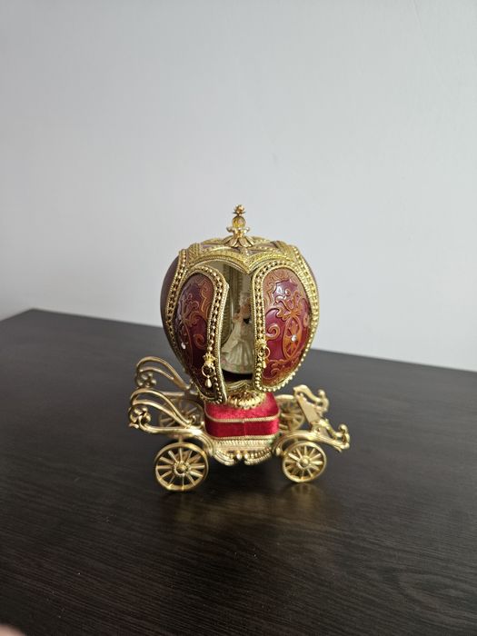 Trăsură stil Faberge,muzicală, poleite cu aur
