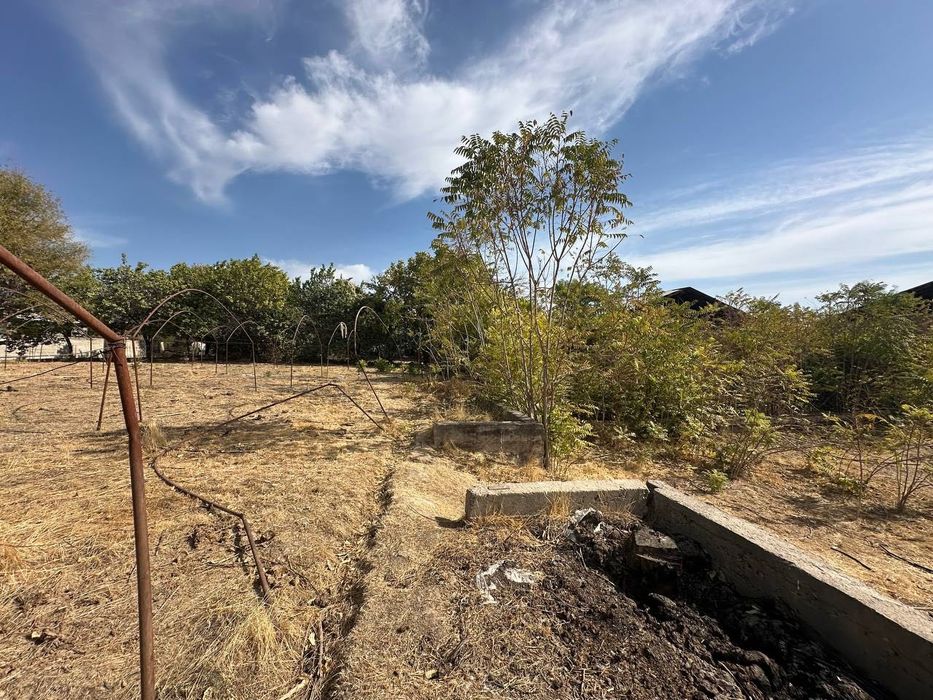 Yuqori xasanboydan yer sotiladi