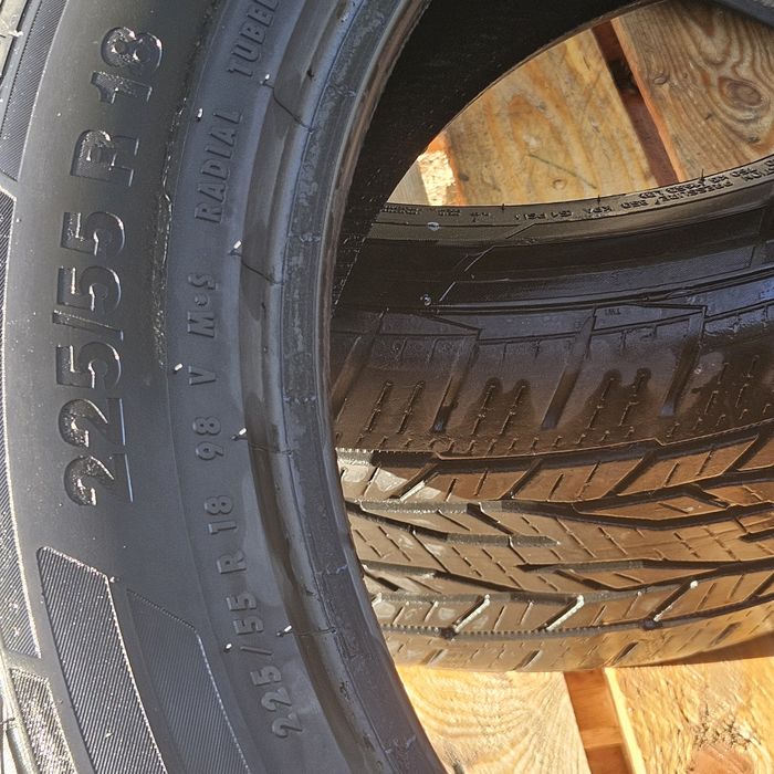 Anvelope 225/55/18   8/10. Continental. 3 ocaziebucați