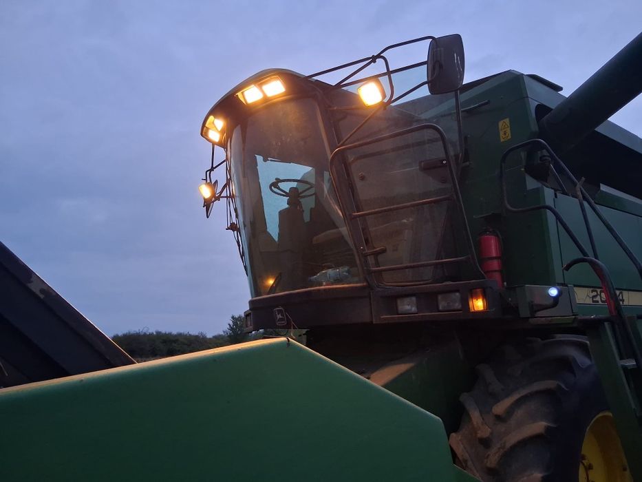 Vând combina john deere 2054 sau schimb cu tractor