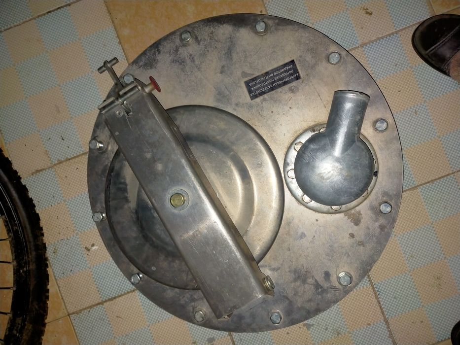 Продам крышку от топливозаправщика