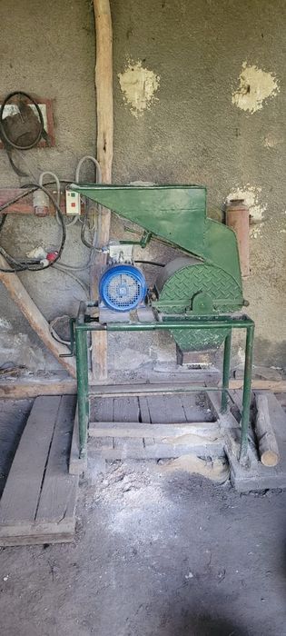 Moară cu ciocane trifazică