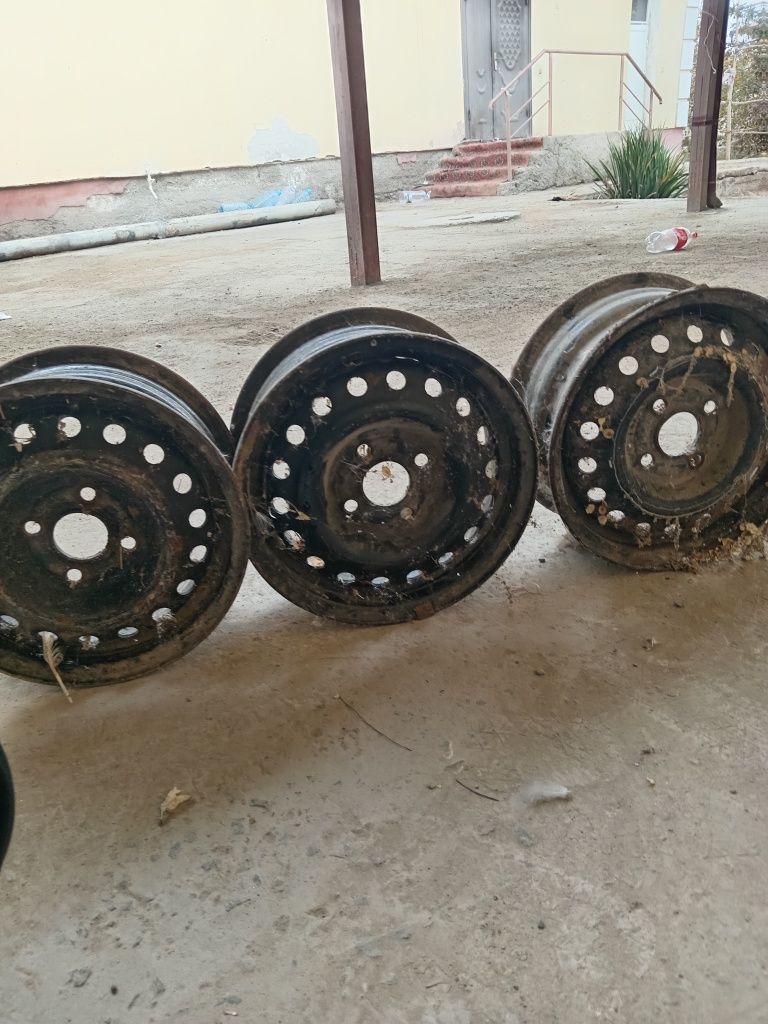 R13 diska sotiladi Nexia 2