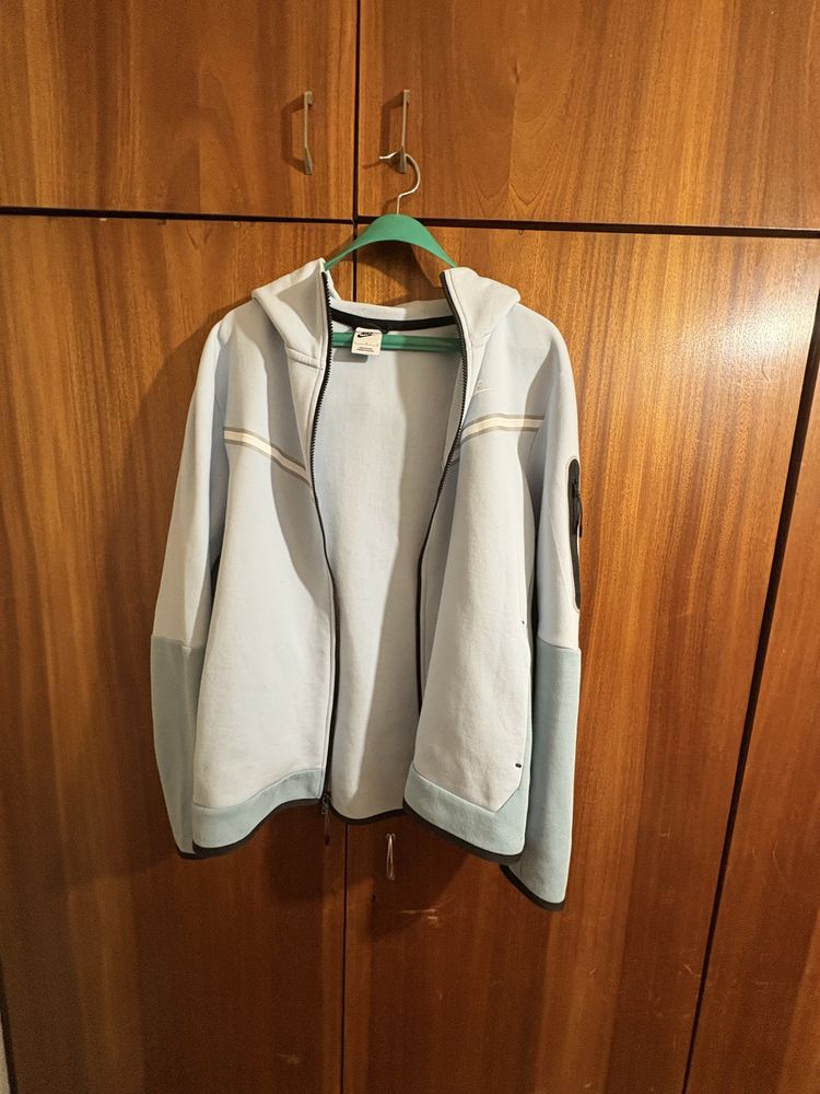 NIKE Tech Fleece Baby Blue