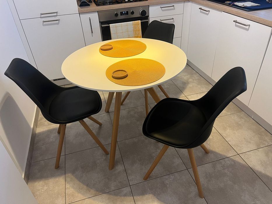 Set masa cu 3 scaune!