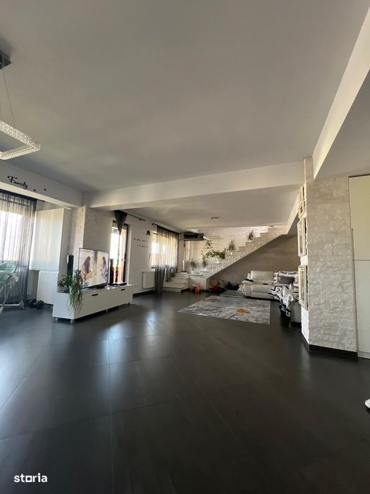 OPORTUNITATE DE INVESTIȚIE: Apartament 178 mp, mobilat și utilat