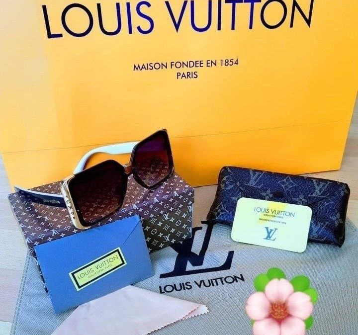 Ochelari de soare dama import Italia,toc,lavetica,cutie incluse