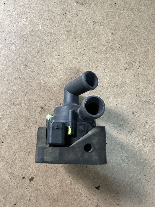 Pompa apa auxiliara bmw f10 f11 f30 f31 f36 x1 x3 2.0d n47