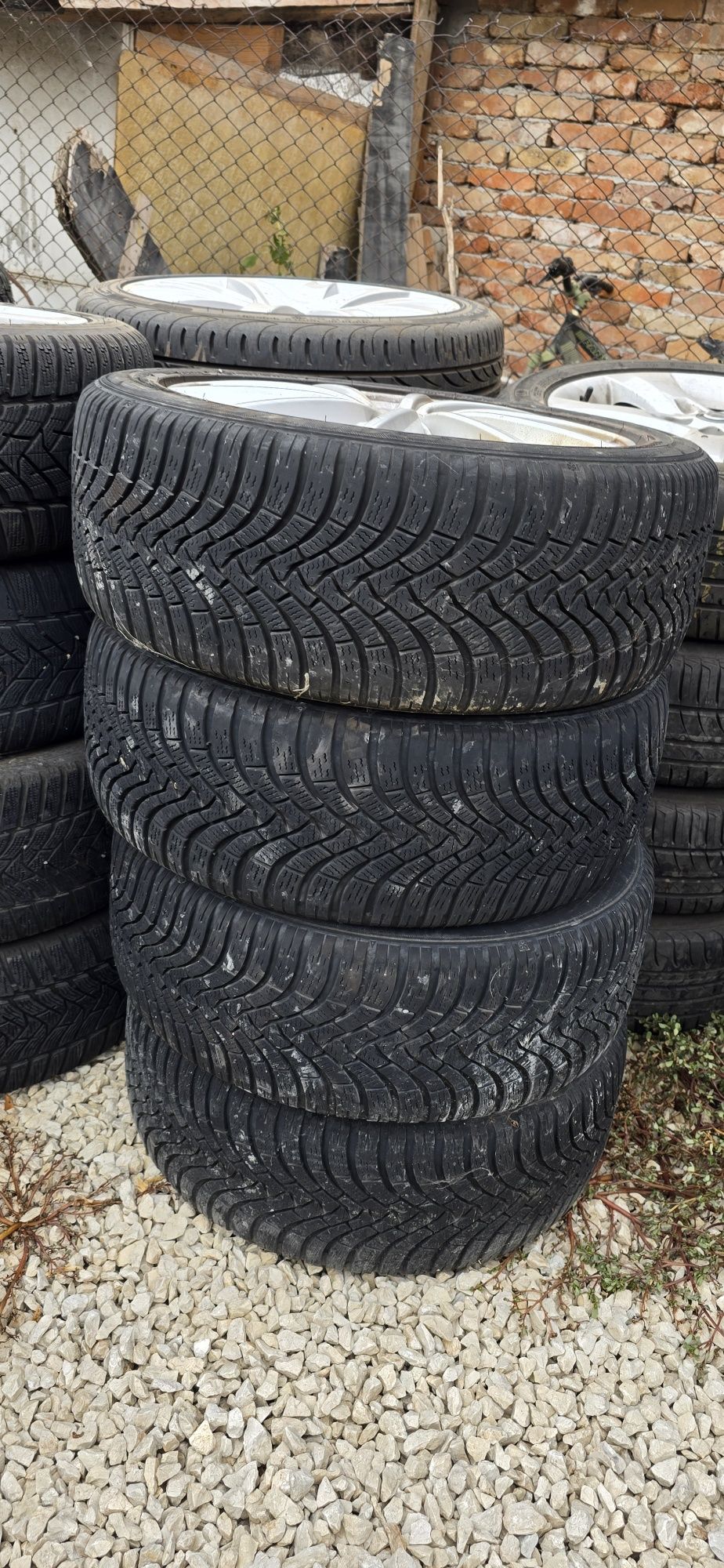 Зимни гуми 215 50 17 4 бр дот 2018 Falken