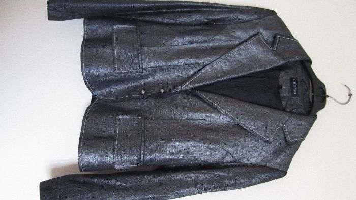 Продавам дамски костюм Credo