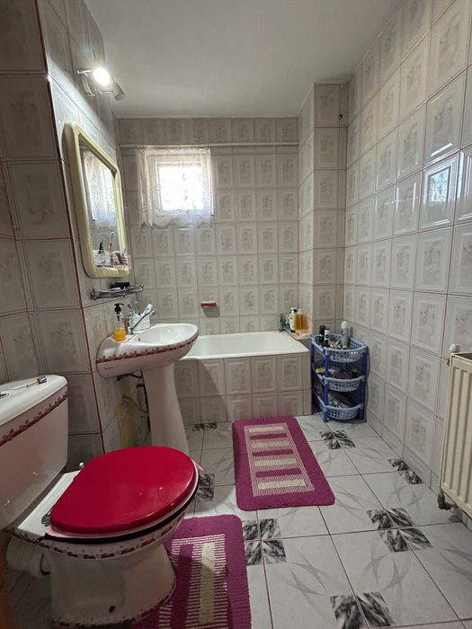 4 camere decomandat - zona de jos - Modern - se accepta credit