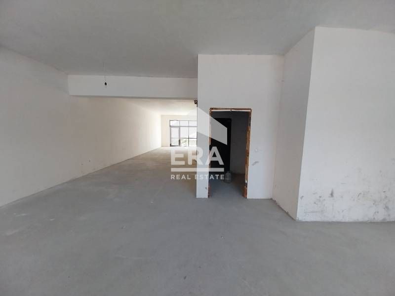 Дава се под наем Магазин в Варна, Възраждане 1 - 115 кв.м за 765 € - Снимка #2