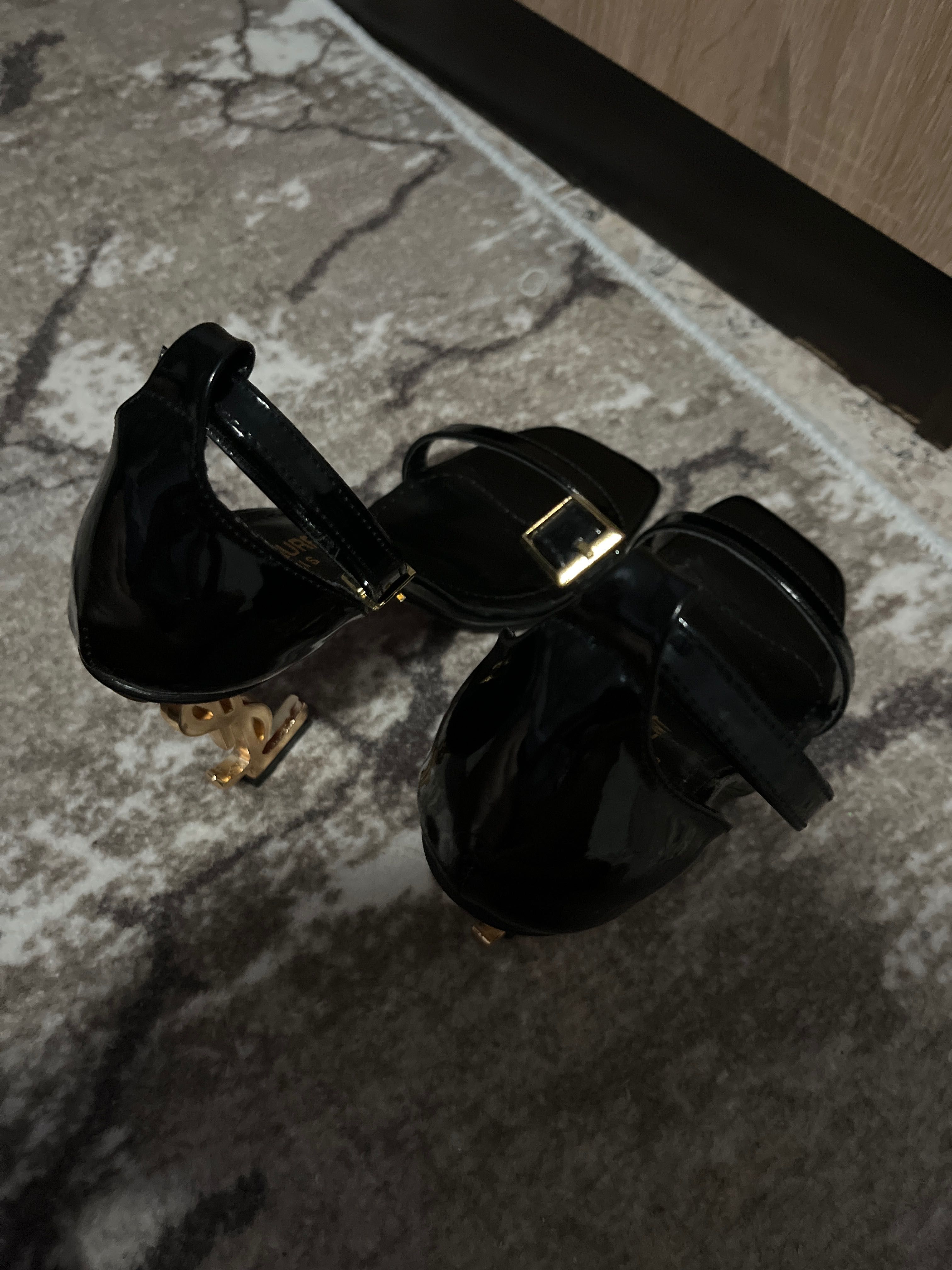 Чепрни токчета на Ysl