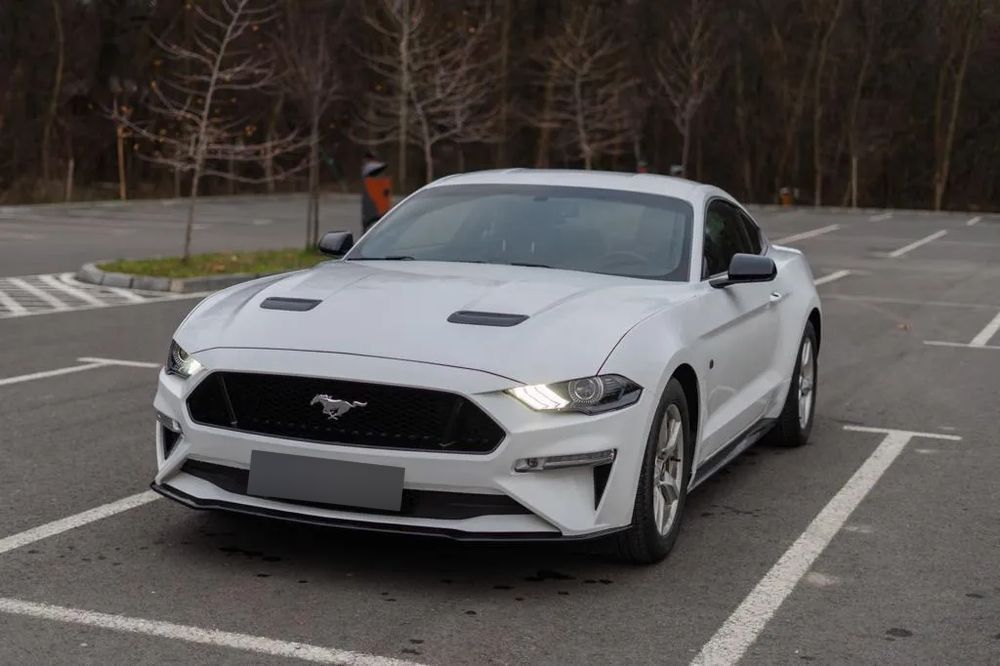 Ford Mustang primul propietar , revizii la zi , cauciucuri de iarna /vara