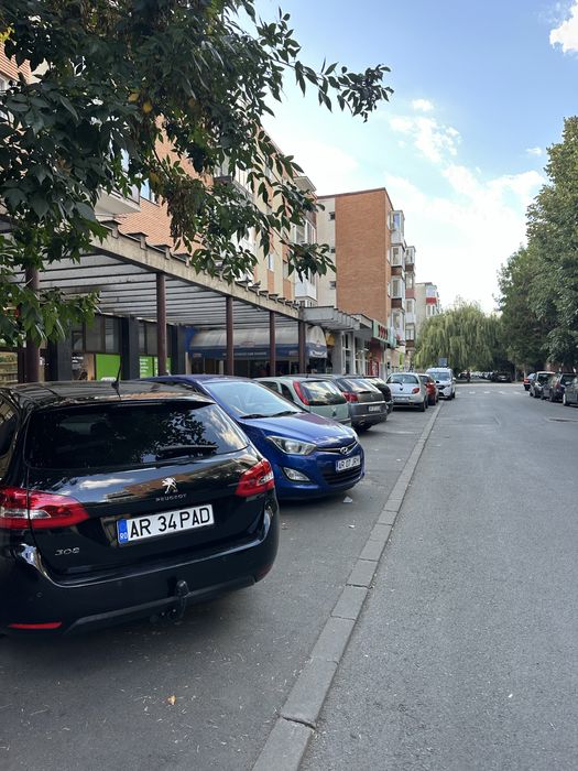Inchiriez spatiu  piata miorita str abrud