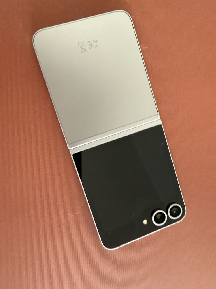 Z flip 6 512GB НОВ демонстрационен