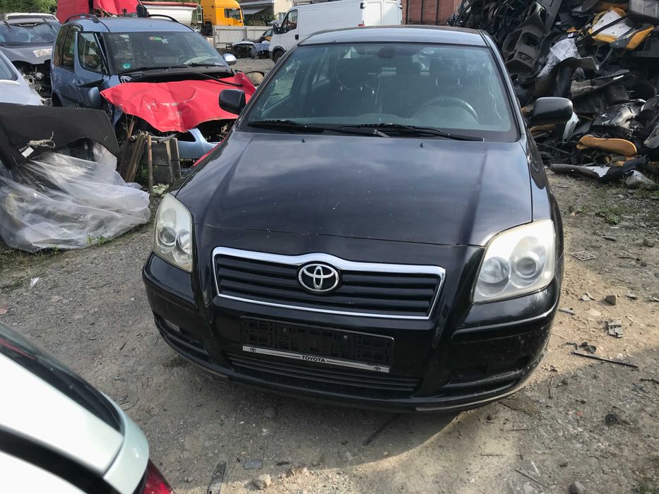 Dezmembrez-Piese Toyota Avensis T25 2.0 D4D 85 kW si 1.8 Benzina
