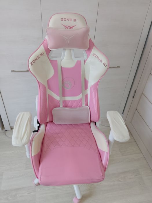 Игровое кресло розового цвета ZONE 51