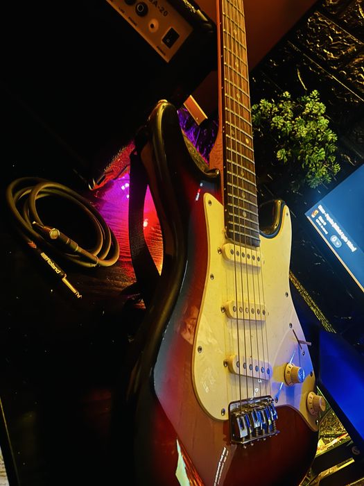 Chitara Morgan Legends Series + amplificator + cablu Roland (nou)