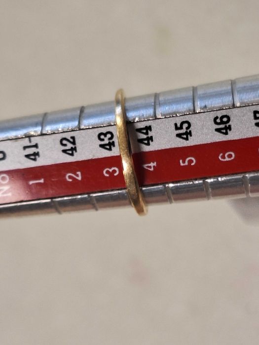 Златен пръстен 1,06гр.