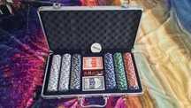 Set de poker cu două pachete de cărți și 300 jetoane