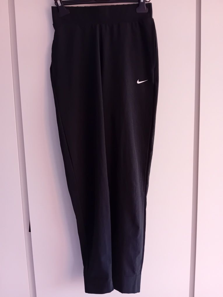 Черен, нов панталон"Nike"