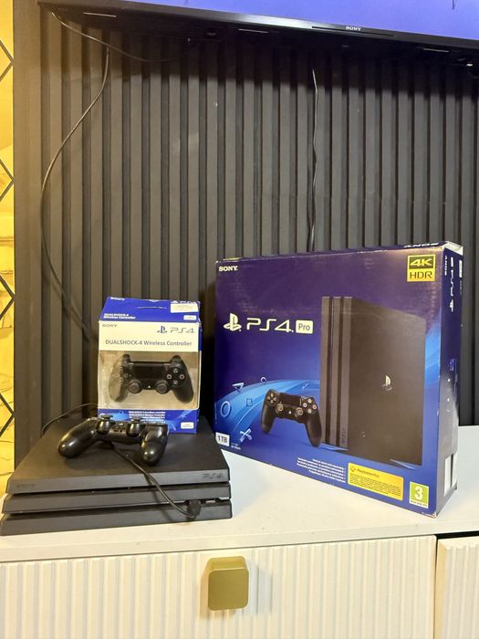 Consola Playstaion 4 PRO (PS 4 PRO 1 TB)