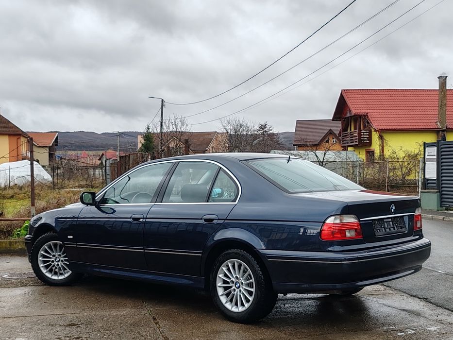 BMW E39 Exclusiv 520i 170cp manual xenon/piele/navigație