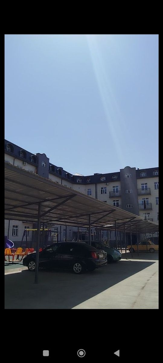 Srochniy sotiladi 3 xonali 72 kv