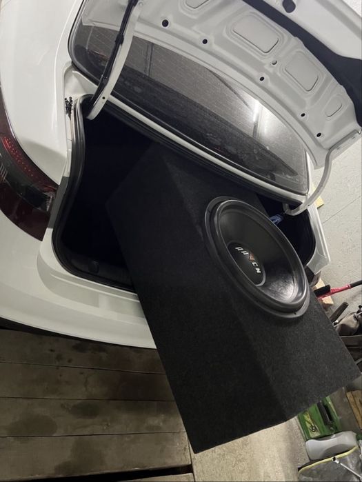 Продам сабвуфер.