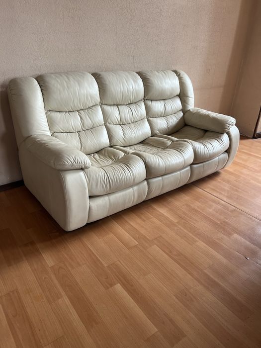 Продам диван ( раскладывается ) кожанный